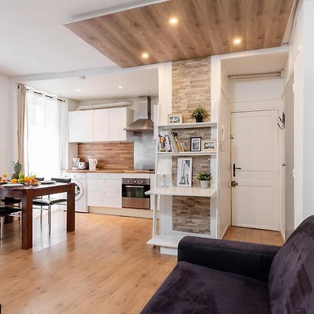פריז Rue Cler - Eiffel Tower City Apartment מראה חיצוני תמונה