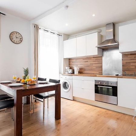 פריז Rue Cler - Eiffel Tower City Apartment מראה חיצוני תמונה