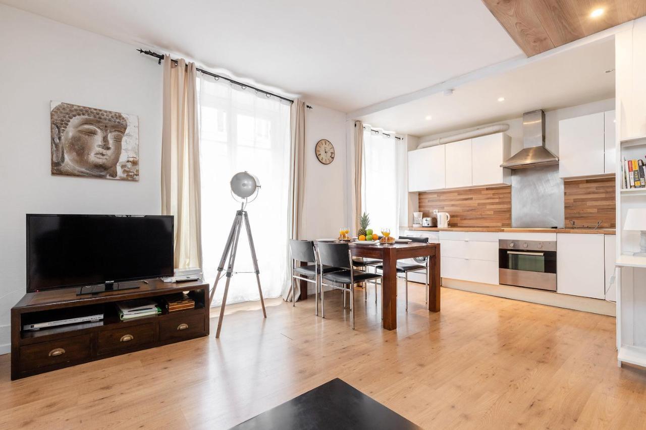 פריז Rue Cler - Eiffel Tower City Apartment מראה חיצוני תמונה