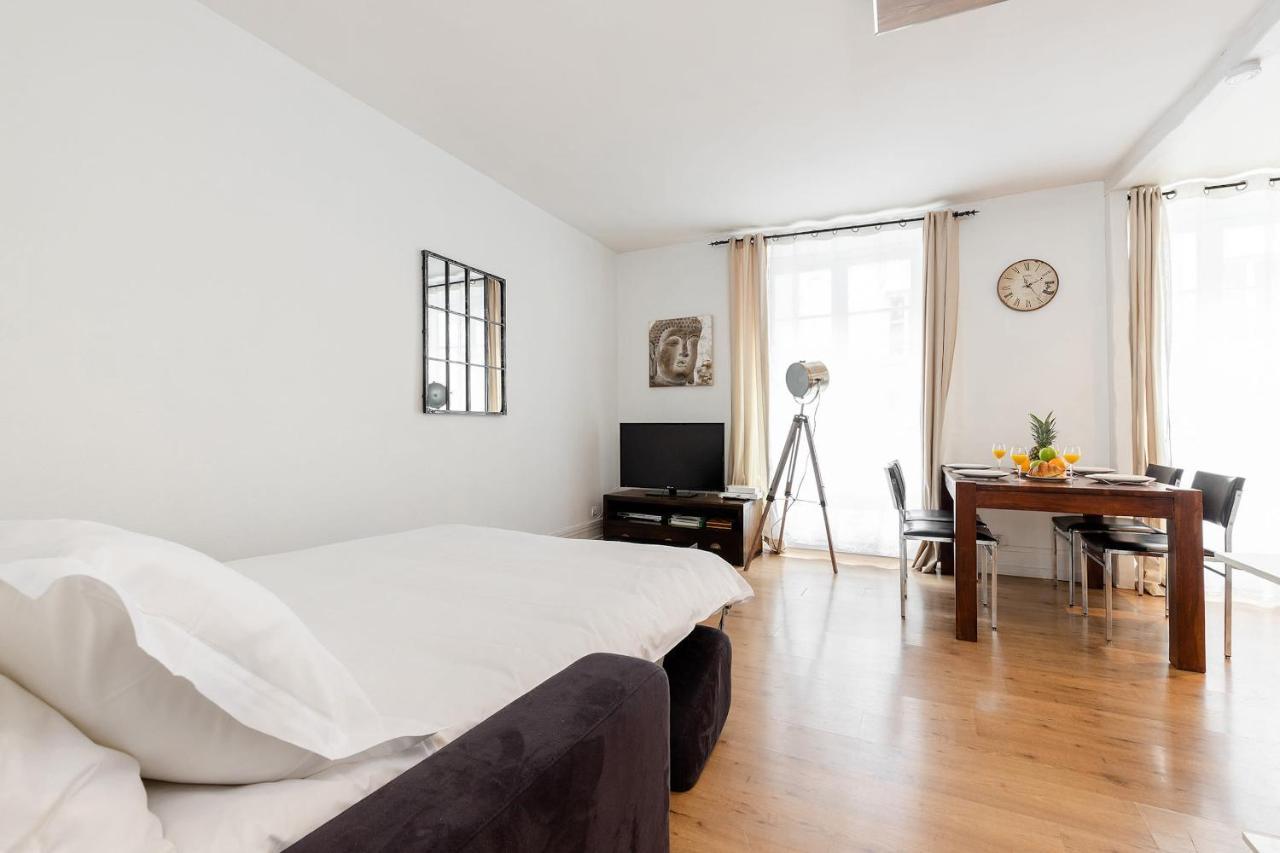 פריז Rue Cler - Eiffel Tower City Apartment מראה חיצוני תמונה